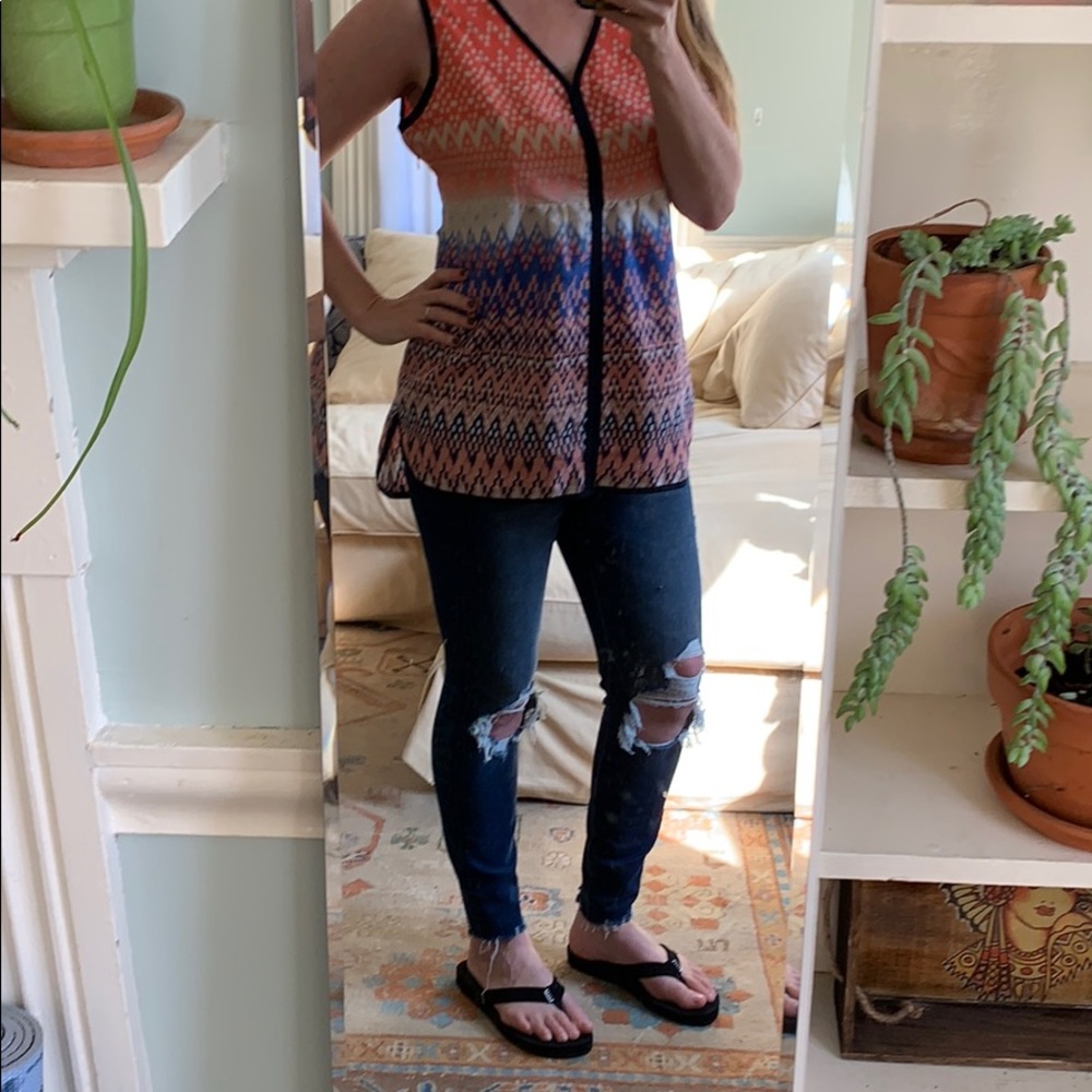 Ava James tank M